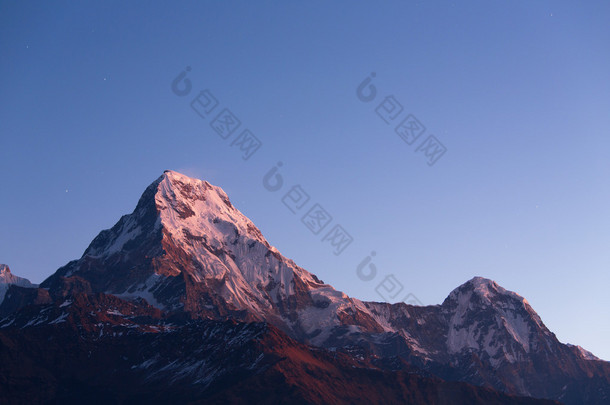安纳布尔纳 I 喜马拉雅山脉<strong>视图</strong>从潘山 sunr 3210 米