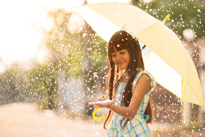 在雨中