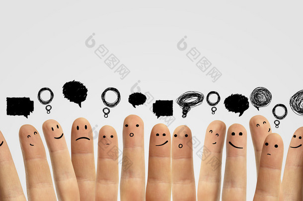 快乐集团的手指表情与社会聊天标志和语音泡沫