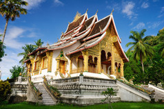 在老挝琅勃拉邦，皇家故宫博物院銮寺