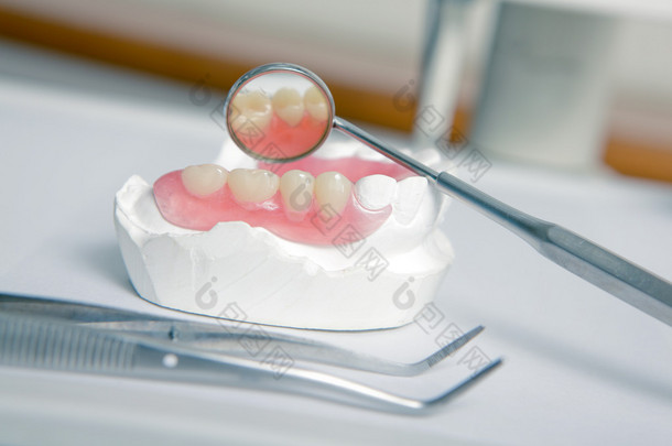 牙医工具与义齿 (假牙)