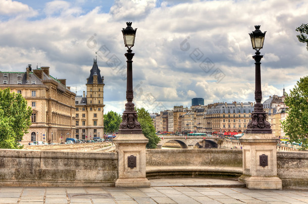 巴黎城市景观。pont neuf.