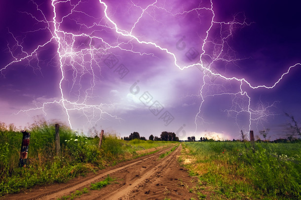 农村公路和照明风暴