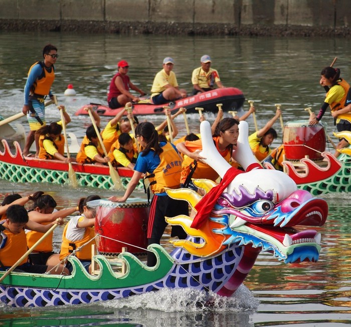 从高雄市台湾 2012年龙舟竞赛现场