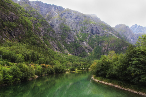 蓝河和景观在挪威.