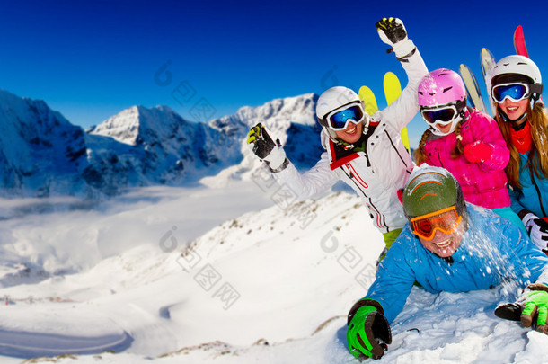 <strong>滑雪</strong>、 雪、 太阳和冬天的乐趣
