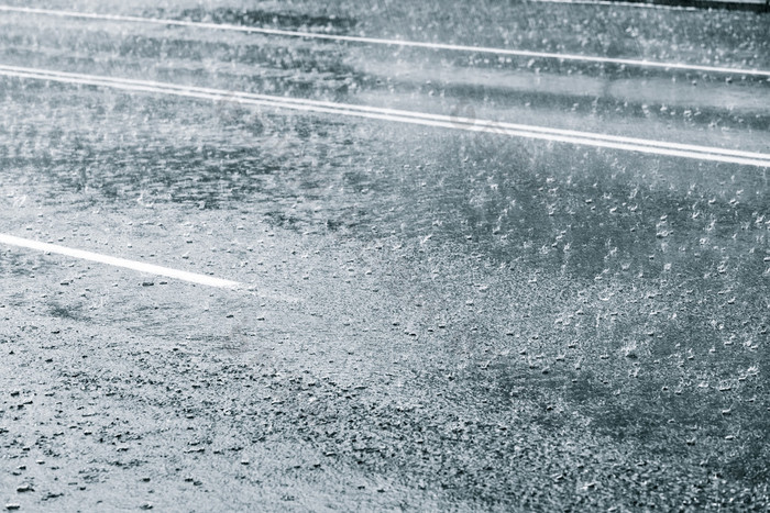 阴雨天气 下暴雨