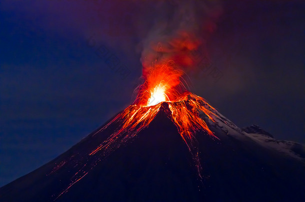 长时间曝光，与蓝斯盖兹通古拉瓦<strong>火山</strong>