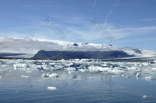 jokulsarlon 冰礁湖中的冰山.