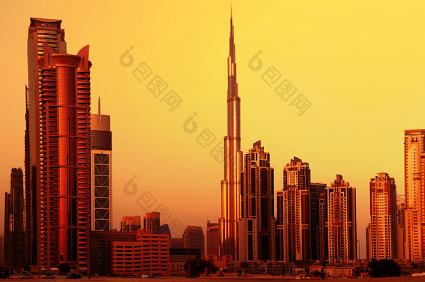 迪拜市中心上日落