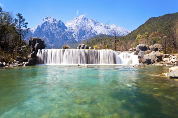 在丽江，中国山<strong>蓝色</strong>月亮谷景观.