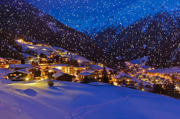 高山滑雪度假村 solden 奥地利在日落时