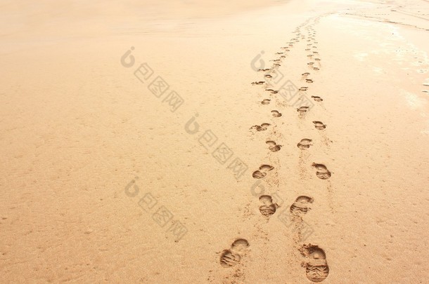 脚印在沙滩两套简约 beachscape