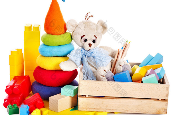 儿童玩具泰迪熊和多维数据集.