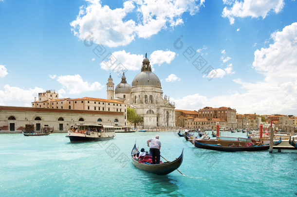 大运河和大教堂圣玛丽亚德拉礼炮，威尼斯，意大利