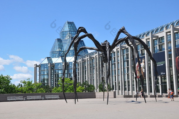 蜘蛛在前面雕塑加拿大国家<strong>美术馆</strong>