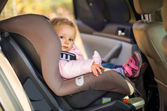 汽车安全座椅的婴儿宝宝女孩