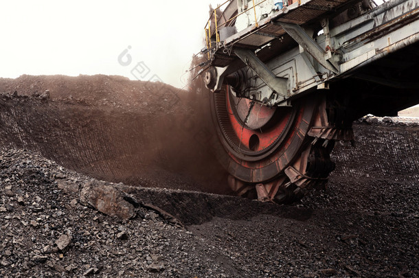 巨斗轮挖掘机挖褐煤，捷克共和国