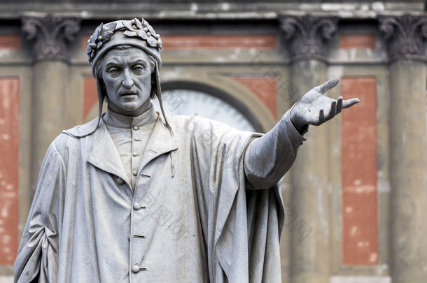 意大利那不勒斯但丁·阿利吉耶里雕像