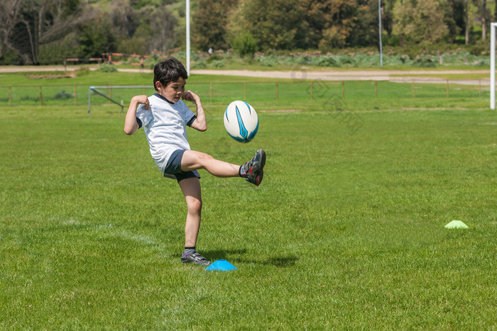 Rugbyman 儿童踢足球