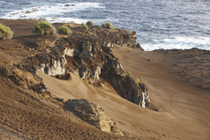 亚速尔群岛火山海岸线景观在 Faial 岛。蓬塔 dos C