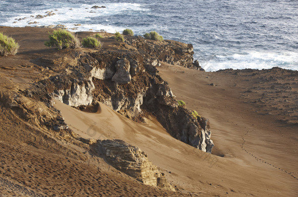 亚速尔群岛火山海岸线景观在 Faial 岛。蓬塔 dos C