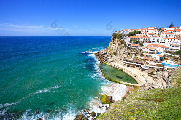azenhas mar 白村、 悬崖和海洋、 辛特拉、 葡萄牙.
