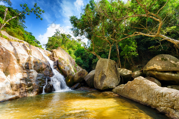 华欣法援署的瀑布。苏梅岛泰国
