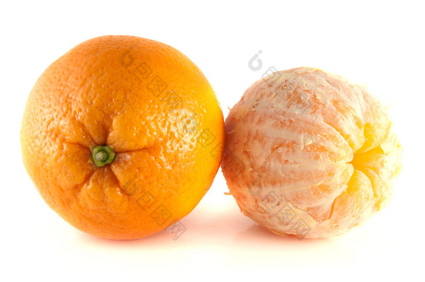孤立在白色的被清洗橙