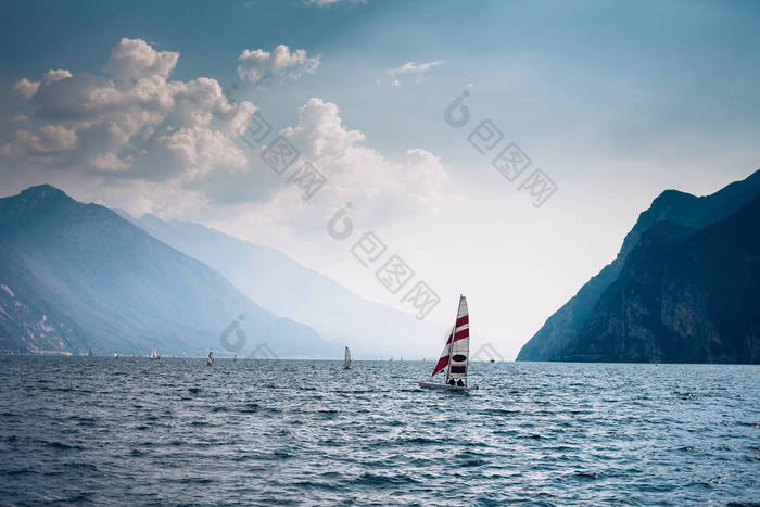 游艇和美丽的风景