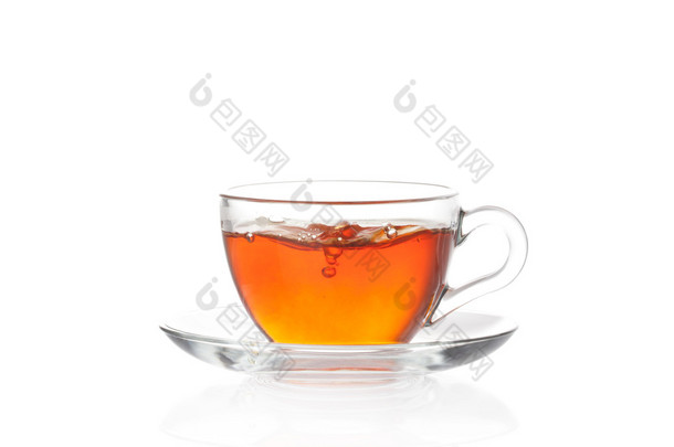 杯热红茶与气泡