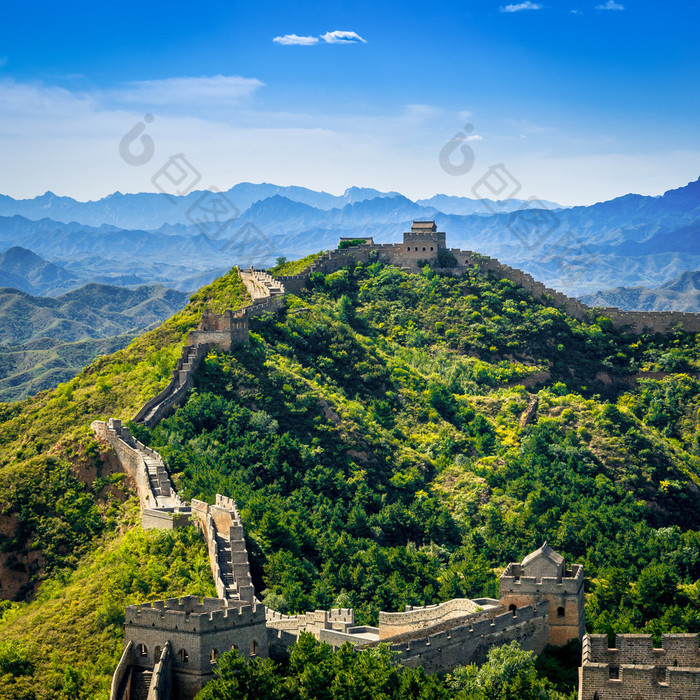 中国的长城在夏天一天，北京附近的金山岭节