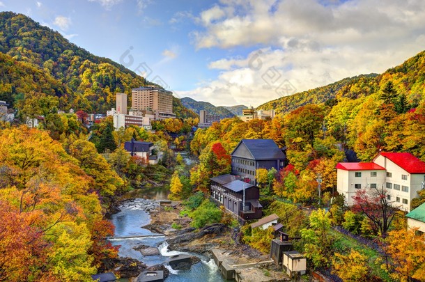 定山溪，<strong>日本</strong>在秋天