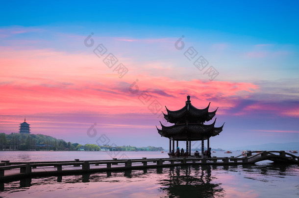美丽的杭州，在夕阳中