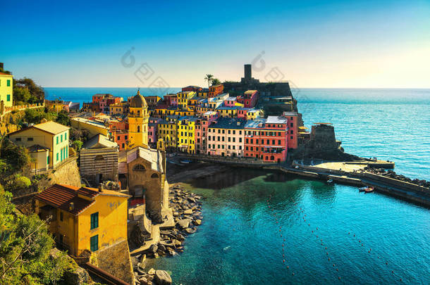 Vernazza 村庄，鸟瞰全景图。五渔村，Ligury，我