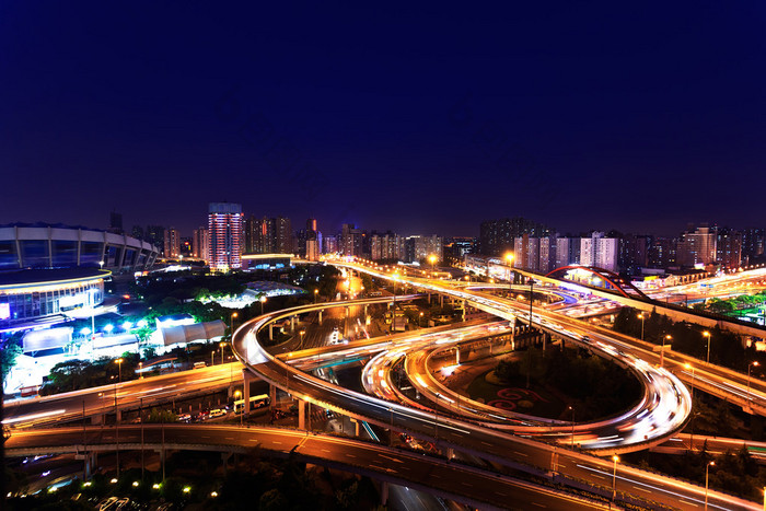 上海大桥与城市的夜景.