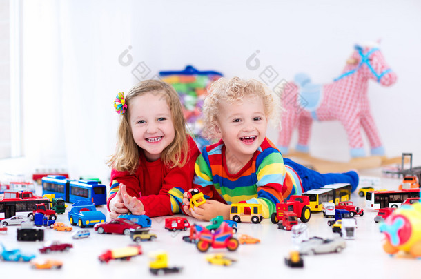 小孩子玩的玩具汽车