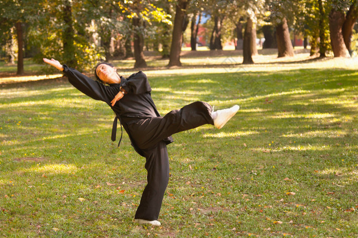 女人练太极 太极拳