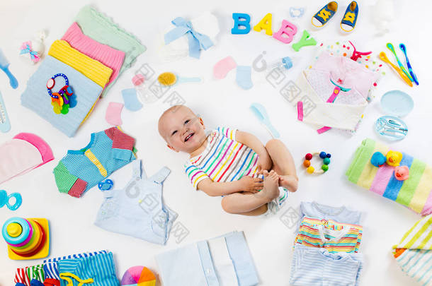 婴儿的衣服和婴儿护理用品