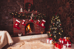 圣诞节在房间里的壁炉