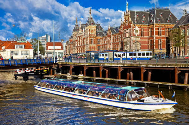 美丽的阿姆斯特丹-在市中心的运河