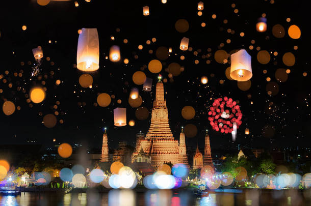 曼谷新年快乐新年<strong>倒计时</strong>烟花和灯笼在黎明寺, 泰国曼谷.