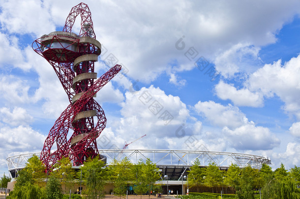 安塞乐米塔尔观察塔和伦敦奥林匹克体育场