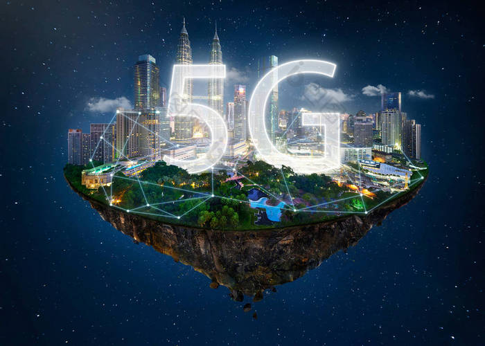 梦幻岛漂浮在空中与网络光, 通信5g 网络概念在夜空背景