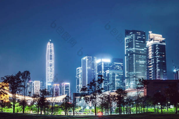 现代城市建筑的夜景