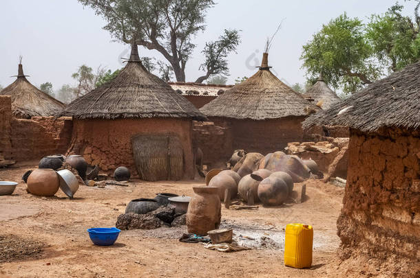 西非<strong>布基纳法索</strong>北部一个村庄的传统莫西家的庭院.