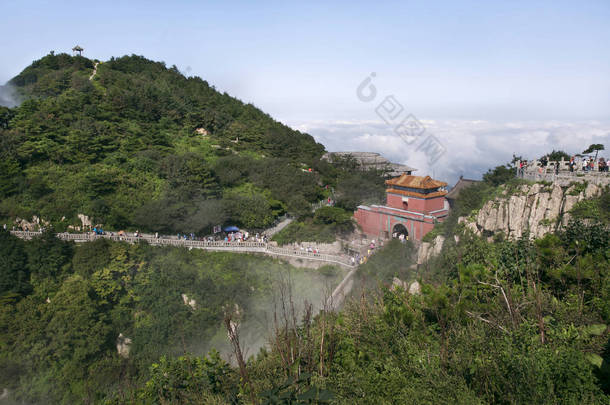 大山山顶南天门