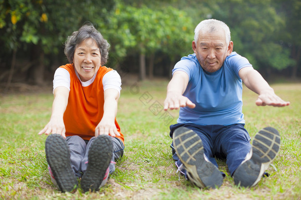 老年健康<strong>健身夫妇</strong>