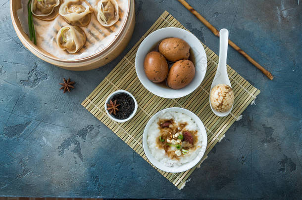 中国流饺子茶鸡蛋和稀饭