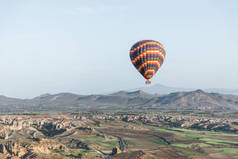 彩色热气球飞越格雷梅国家公园上空, 土耳其